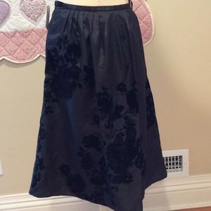 Black skirt with velvet